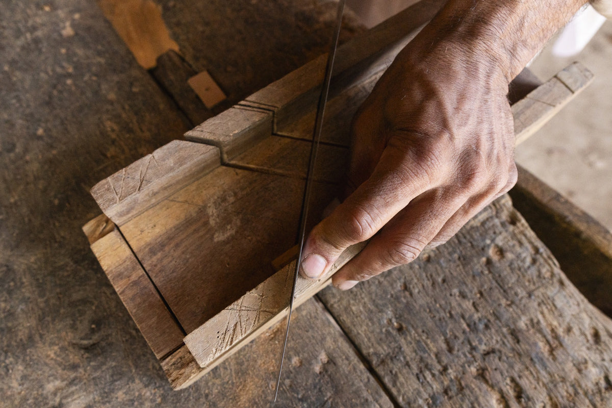 hands carving